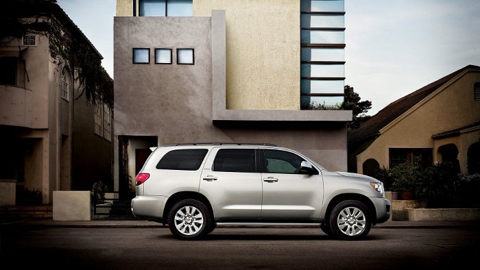 2017_Toyota_Sequoia_SilverParked (700x394)