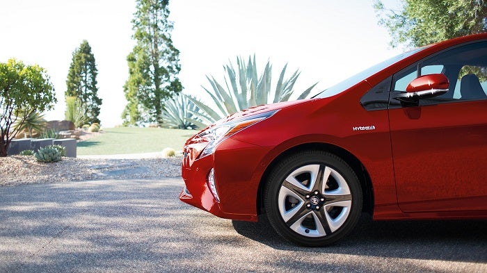 2017-Toyota-Prius-Four-Touring-Front-Profile