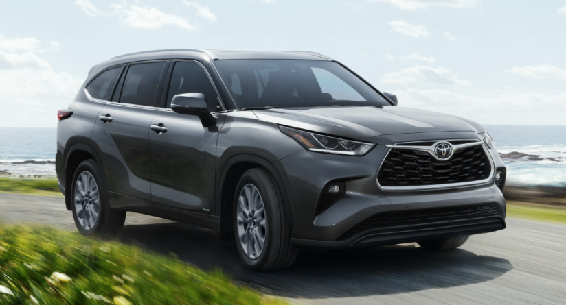 2026 Toyota Highlander running on street