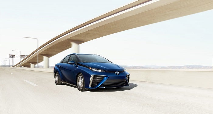 2017-Toyota-Mirai-Side