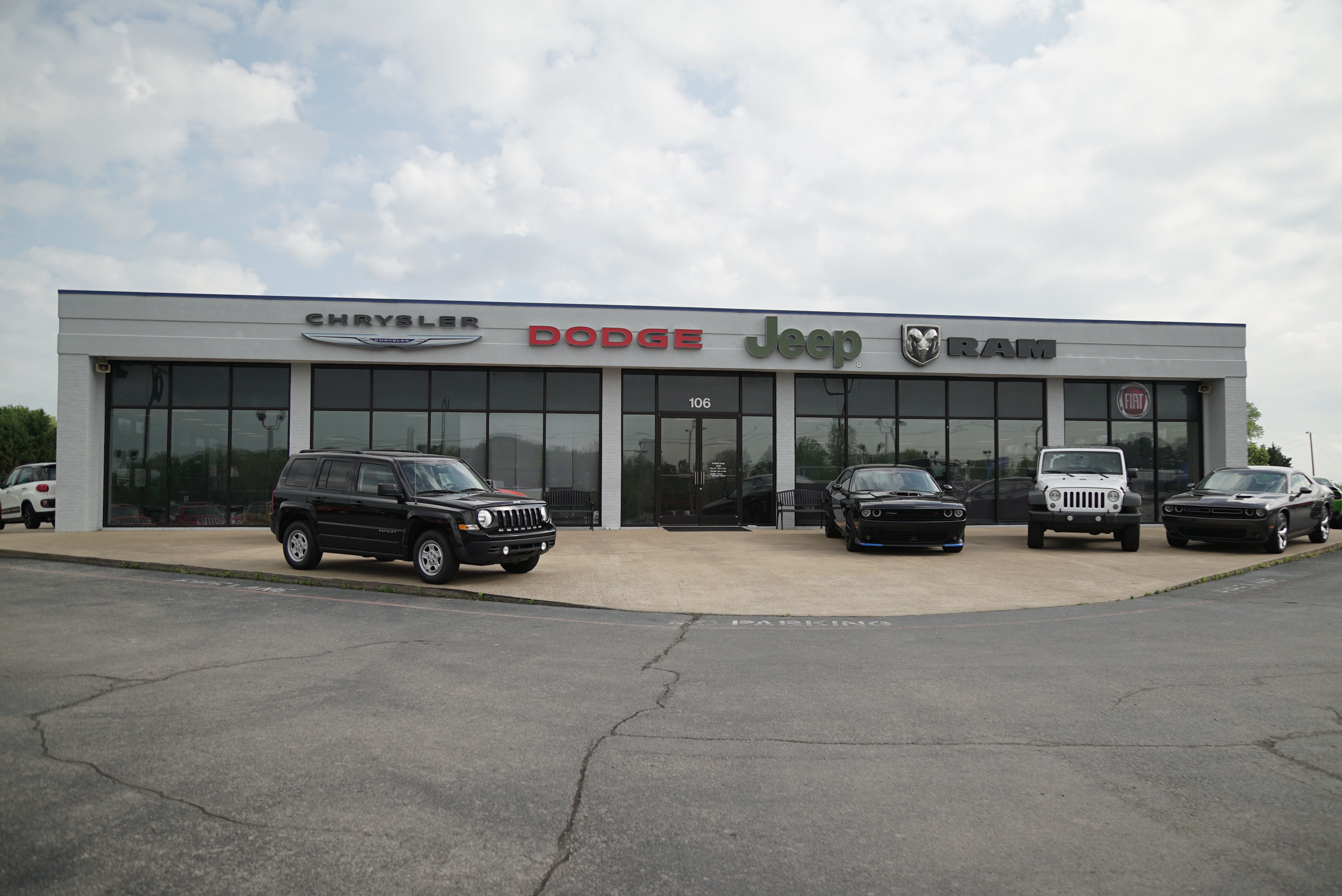 Visit Columbia Chrysler Dodge Jeep Ram FIAT to view a great range of new and used Jeep Grand Cherokee and experience performance that keeps its promise.
