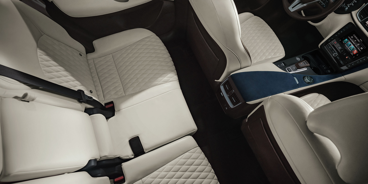 Wireless Connectivity, Panoramic Sunroof, Adaptive LED Headlights, Zero Gravity Seats, Signature Double-Arch Grille, Safety Innovation, Predictive Forward Collision Warning, Infotainment Excellence, 360-Degree Camera, Smooth Acceleration, Ambient Interior Lighting, Luxurious Comfort, Apple CarPlay