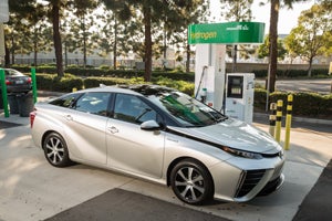 2016_Toyota_Mirai_055