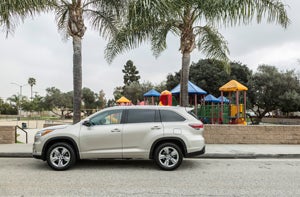 2014_Toyota_Highlander_045